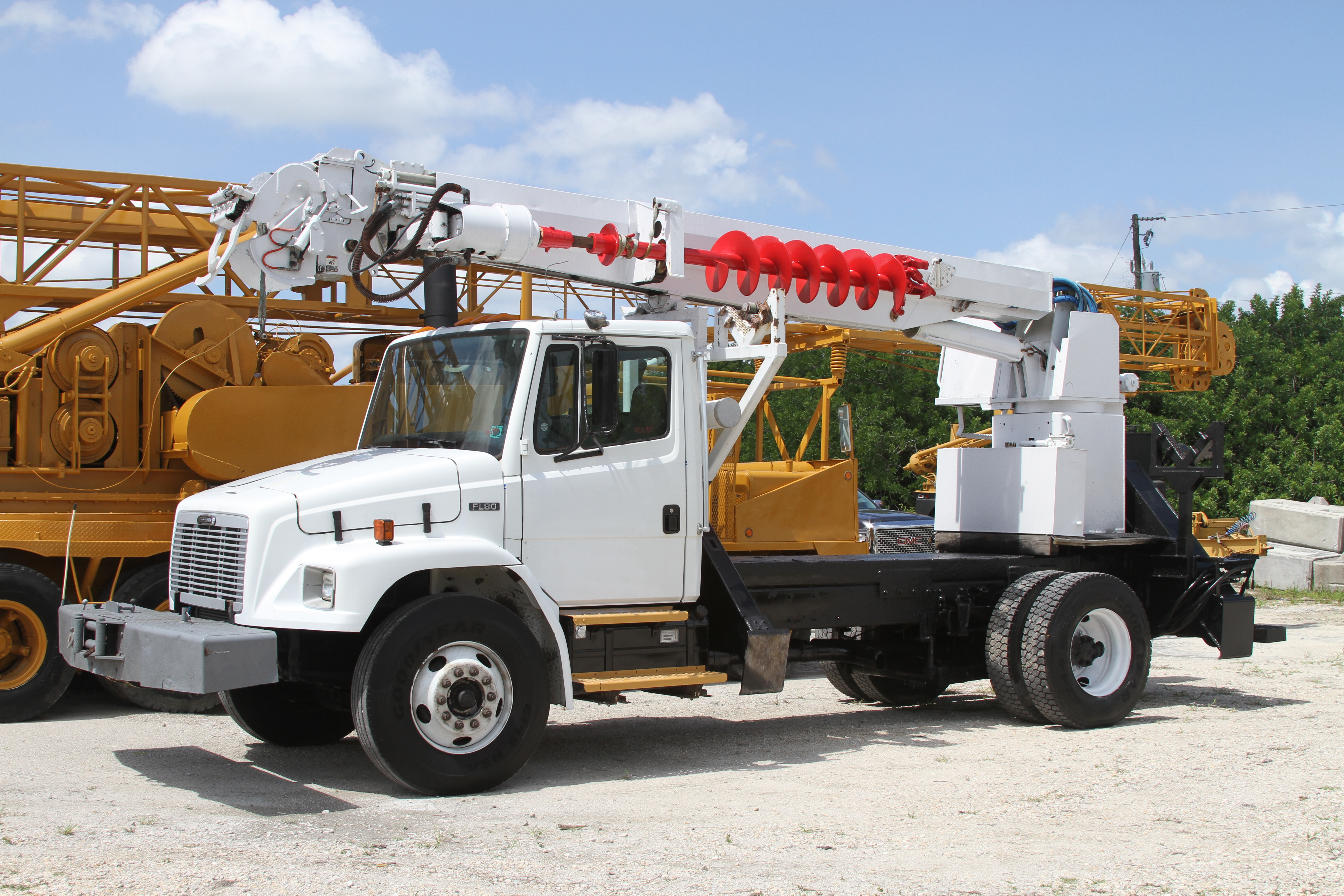 Altec Digger Derrick 4X4 Corner Mount
